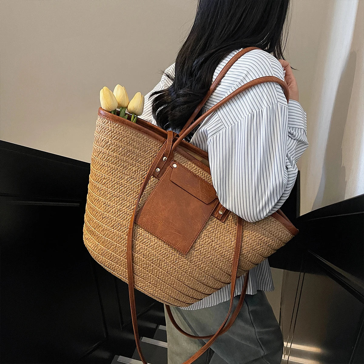Single-Shoulder Bag, Forest-Style Straw Woven Bag for Women, Beach Vacation Woven Beach Bag, Summer Handmade Bag, New Style to Match with Skirts, Large Tote Bag for Commuting, Work, and Travel