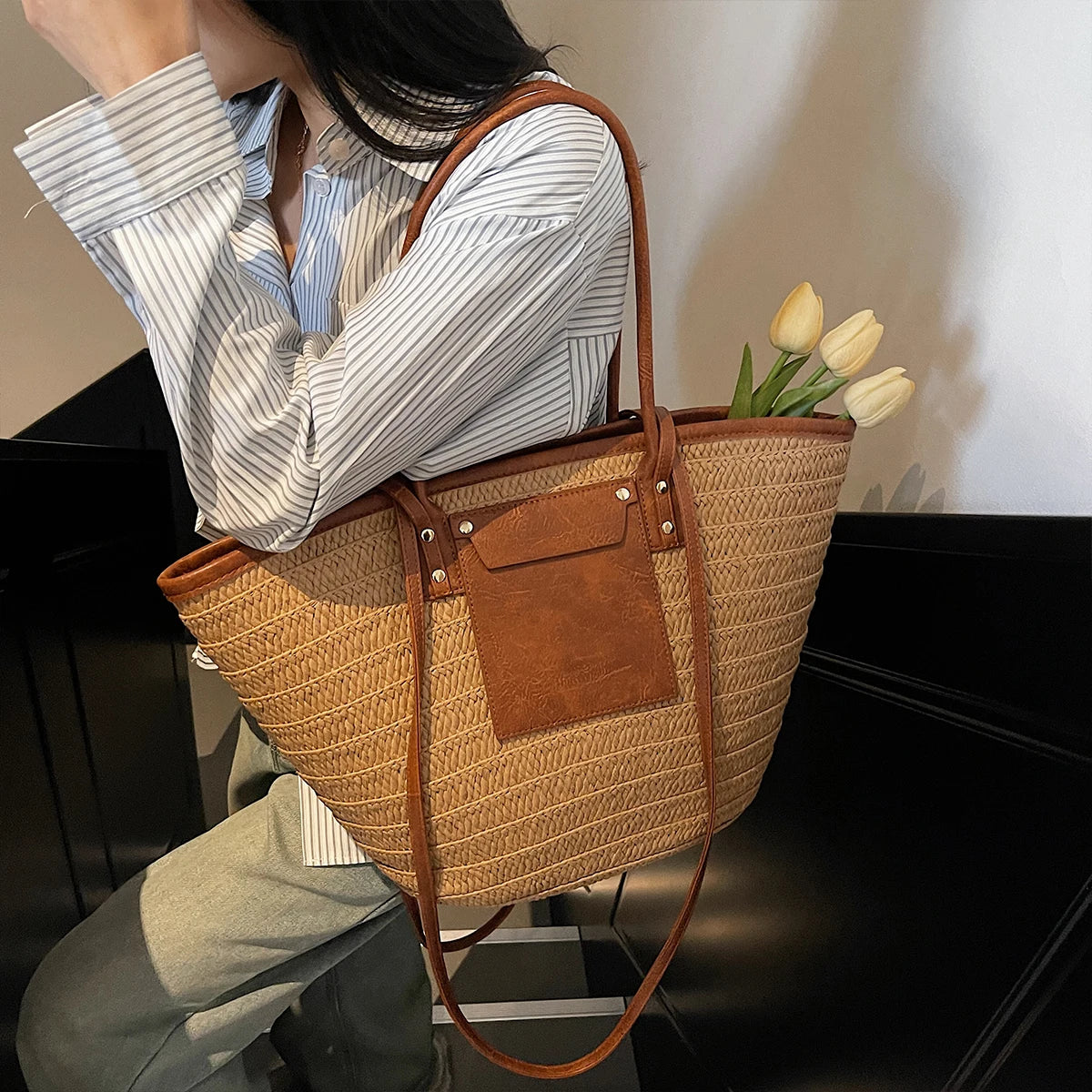 Single-Shoulder Bag, Forest-Style Straw Woven Bag for Women, Beach Vacation Woven Beach Bag, Summer Handmade Bag, New Style to Match with Skirts, Large Tote Bag for Commuting, Work, and Travel